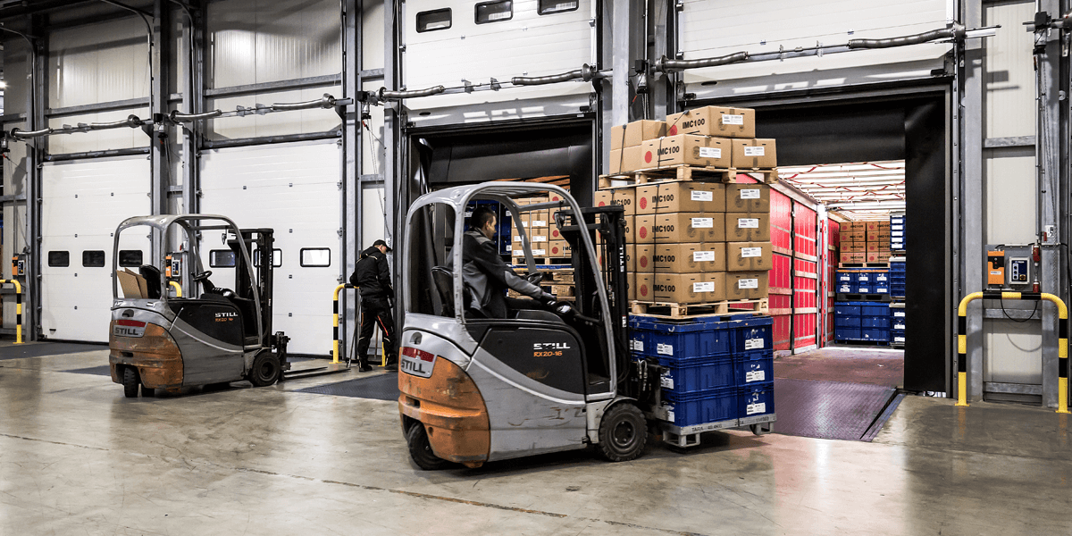 Digitalisierte Lagerlogistik Gabelstapler mit UWB-Technologie zur Ortung