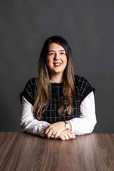 L-mobile Mitarbeiterin Derya Celik