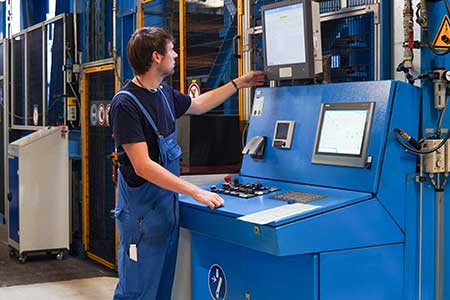 Eine digitale Betriebsdatenerfassung entlastet Ihre Mitarbeiter und sorgt für mehr Produktivität