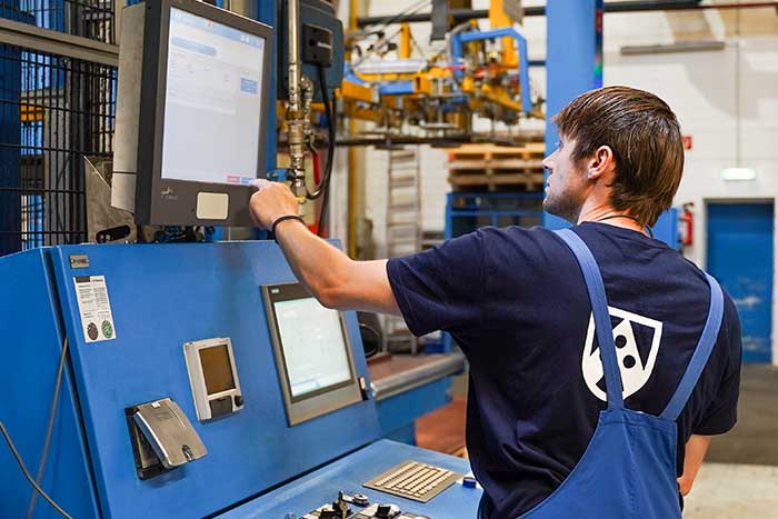 Die digitalisierte Betriebsdatenerfassung (Navision BDE) ist mit umfangreichen Funktionen ausgestattet - für mehr Effizienz in Ihrer Fertigung!