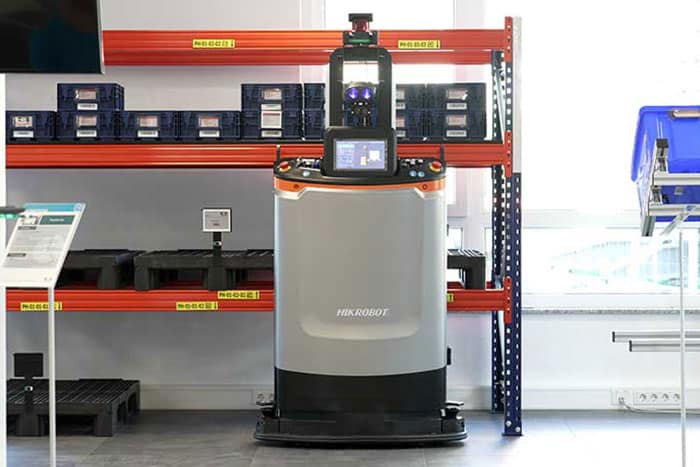 Fahrerlose Stapler sind ideal dazu geeignet, Palettentransporte im Lager zuverlässig abzubilden Fahrerlose Stapler sind ideal dazu geeignet, Palettentransporte im Lager zuverlässig abzubilden