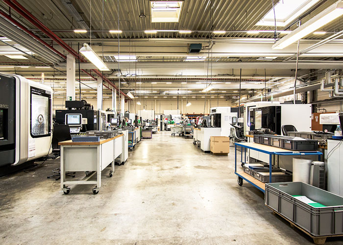 Händler mit großen Produktionen: SO funktioniert die mobile Datenerfassung im Lager und die Warenbewegungen in die Produktion