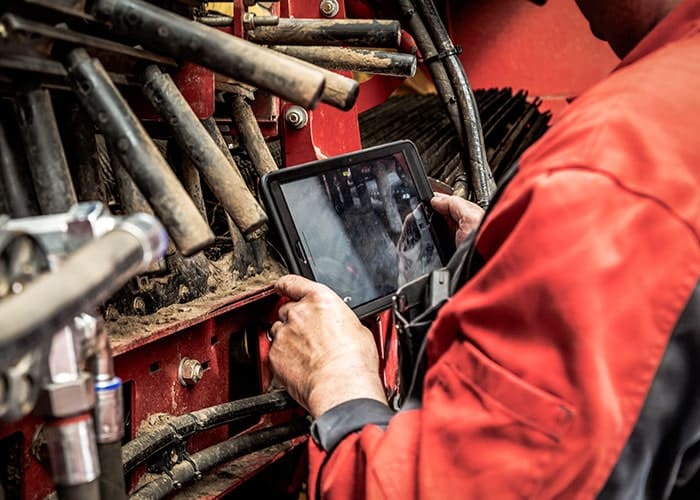 L-mobile, AR-Schulung für Servicetechniker im Einsatz. Onboarding und Weiterbildung digital gestalten