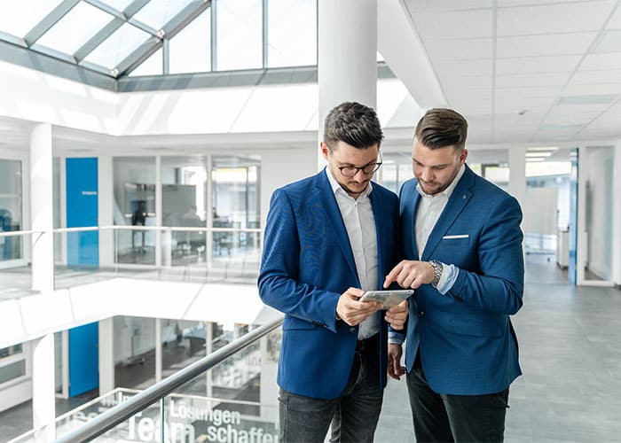 L-mobile, Customer Satisfaction Score (CSAT) im Field Service messen, Mitarbeiter freuen sich über positive Ergebnisse
