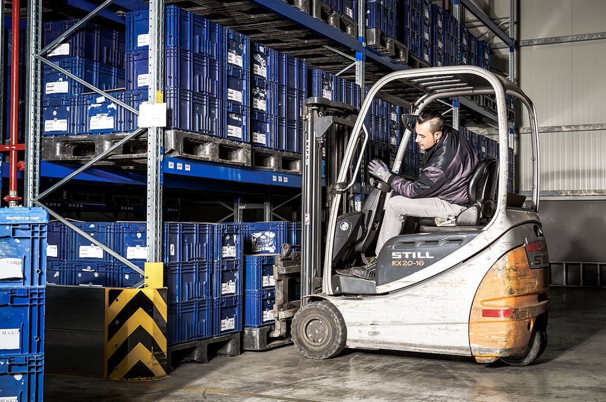Die Automatisierung in der Industrie ermöglicht es, die Herausforderungen manueller Prozesse in Lager und Produktion erfolgreich zu meistern