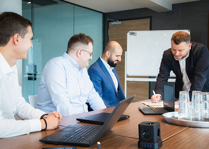 Allgemeine Geschäftsprozesse müssen im Rahmen des digitalen Produktpasses im Team ebenso angepasst werden, wie Workflows im Field Service Allgemeine Geschäftsprozesse müssen im Rahmen des digitalen Produktpasses im Team ebenso angepasst werden, wie Workflows im Field Service