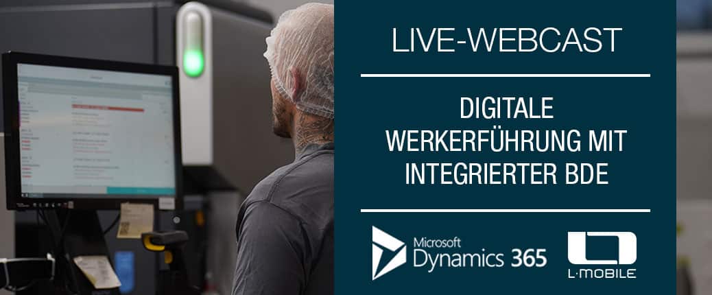 In der Produktionshalle meldet ein Mitarbeiter Betriebsdaten in Echtzeit über ein BDE-Terminal direkt an MS Dynamics 365 Business Central zurück.