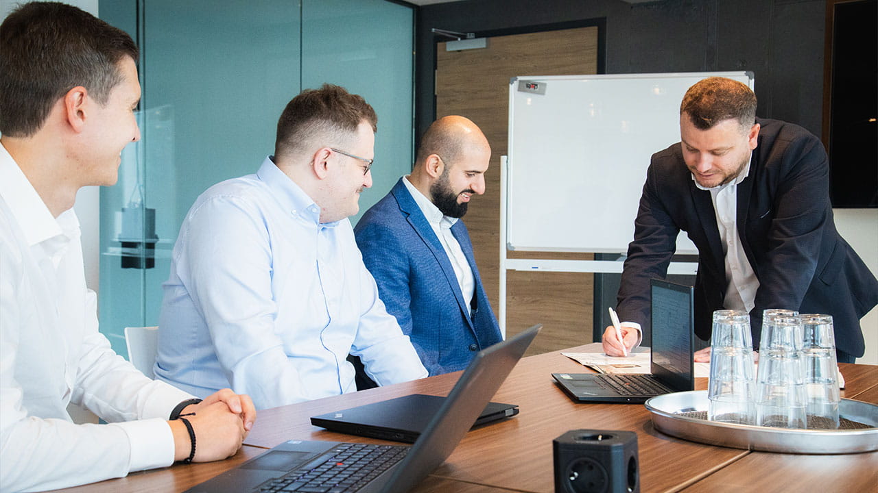 Die L-mobile Experten bieten zusätzlich zur Field Service Management Software L-mobile service eine ganzheitliche Prozessberatung an Die L-mobile Experten bieten zusätzlich zur Field Service Management Software L-mobile service eine ganzheitliche Prozessberatung an