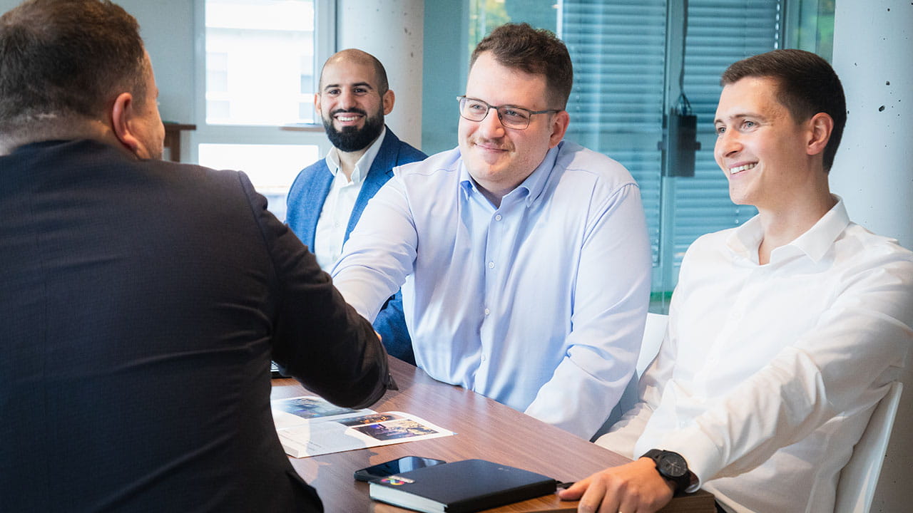 Experten des L-mobile Business Process Consulting sowie unsere Projektteams unterstützen Kunden mit kompetenter und individueller Beratung Experten des L-mobile Business Process Consulting sowie unsere Projektteams unterstützen Kunden mit kompetenter und individueller Beratung