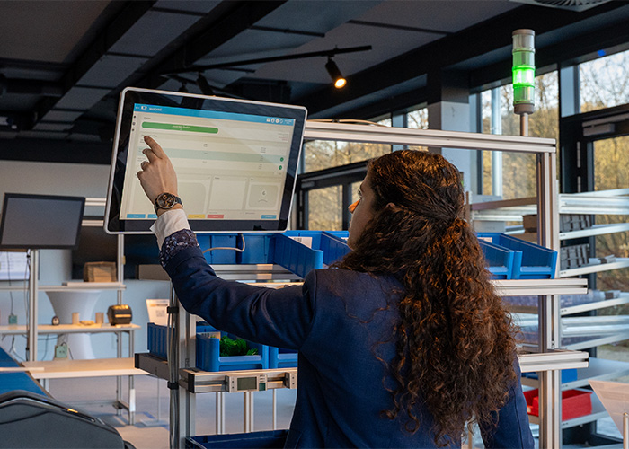 L-mobile Werkerassistenzsystem – Montage Software mit Werkeführung und BDE am Shopfloor L-mobile Werkerassistenzsystem – Montage Software mit Werkeführung und BDE am Shopfloor