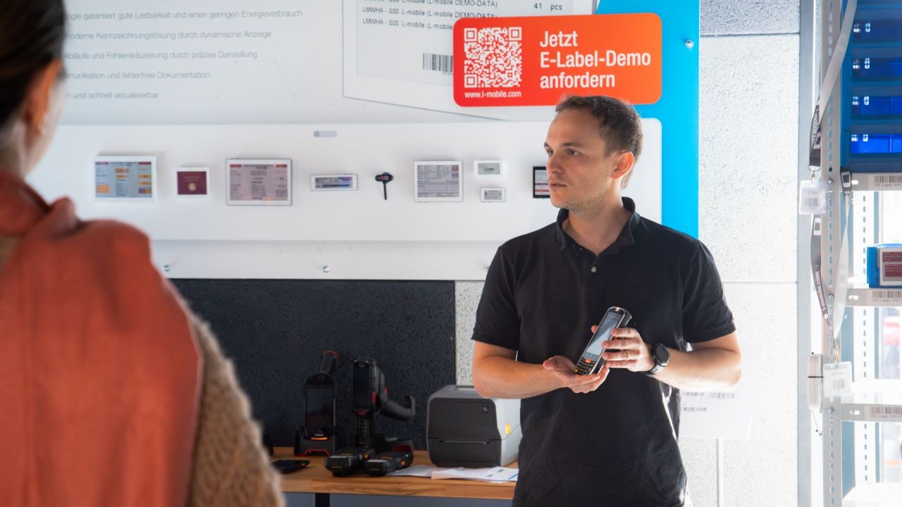 HfT Stuttgart in DF Hochschule für Technik Stuttgart zu Besuch bei L-mobile in Sulzbach an der Murr