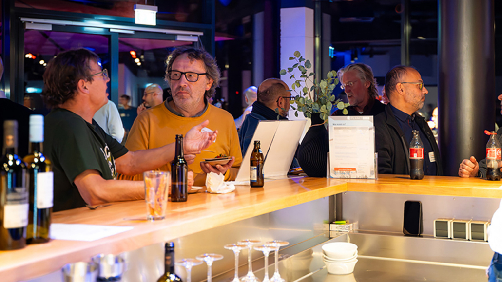 L-mobile Veranstaltungen - Digitalisierungs-Event - Präsenz-Event - Bar Digitalisierungs-Events der L-mobile online oder Präsenz | Nehmen Sie an unseren Industrie-Events und Events für Digitalisierung im Lager und Field Service teil