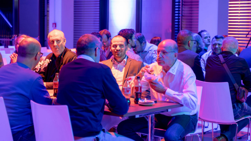 L-mobile Veranstaltungen - Digitalisierungs-Event - Präsenz-Event - Bistrobereich Digitalisierungs-Events der L-mobile online oder Präsenz | Nehmen Sie an unseren Industrie-Events und Events für Digitalisierung im Lager und Field Service teil