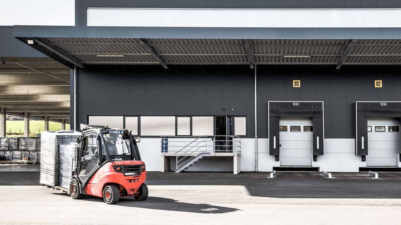 Das Staplerleitsystem L-mobile SLS im Einsatz im Außenlager Das Staplerleitsystem L-mobile SLS im Einsatz im Außenlager